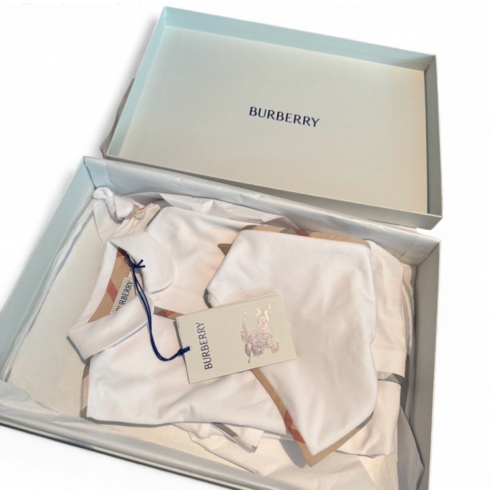 NWT Baby Burberry Three Piece Gift Set